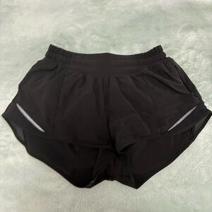 Lululemon Hotty Hot Low Rise Shorts 2.5”